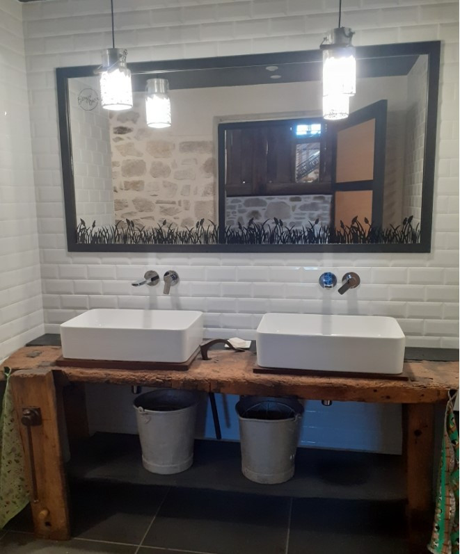 Gravure personnalisée sur miroir pour une maison d'hôtes