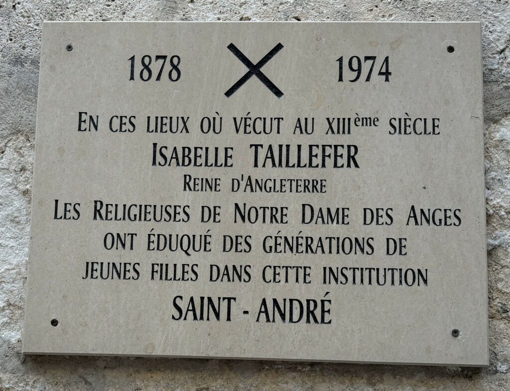 Plaque commémorative à l'école primaire St PAUL 16 ( gravure sur pierre en COMBE BRUNE)